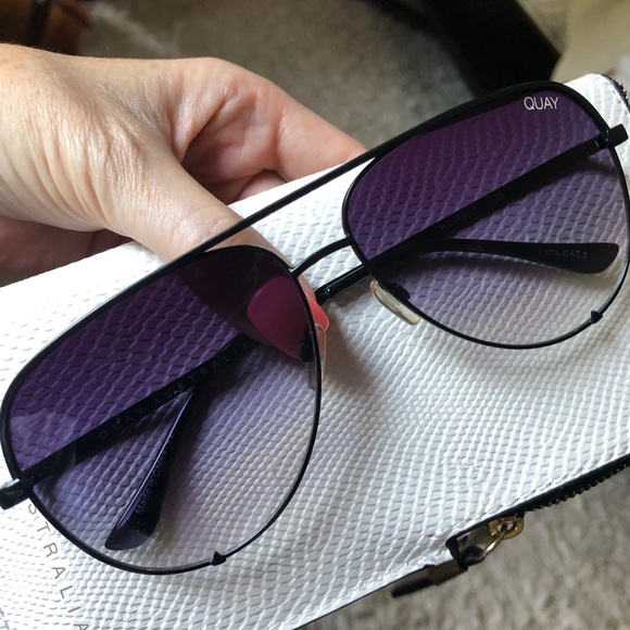 QUAY AUSTRALIA SUNGLASSES with Case! - Picture 2 of 9